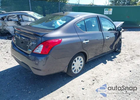 2015 Nissan Versa 1.6 Sv z USA, uszkodzony, nr VIN 3N1CN7AP2FL949549
